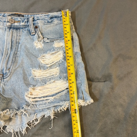 Abercrombie & Fitch Blue Jean Shorts Distressed Denim
#1041 - Picture 3 of 9